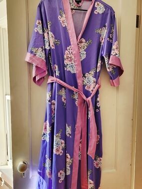 INC International Concepts Medium Purple Floral Satin Robe